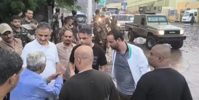 محافظ العاصمة عدن يتفقد الأضرار ويوجه برفع وتيرة الاستجابة بعد الأمطار الغزيرة
