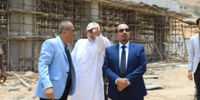 محافظ حضرموت يتفقد آليات ضبط الأسعار ويتابع جاهزية خور المكلا استعدادًا لاحتمال موجة أمطار ثانية
