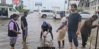 السلطة المحلية بالمنصورة تستنفر جهودها عقب الأمطار الغزيرة التي شهدته العاصمة عدن