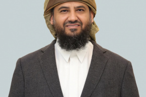 خلال اتصال هاتفي .. المحرّمي يعزي اللواء بن بريك في وفاة شقيقه وابن عمه