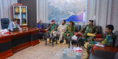 تنسيق مشترك بين محافظ شبوة وقيادة قوات الدفاع لاعتماد آلية التسجيل للمجندين الجدد