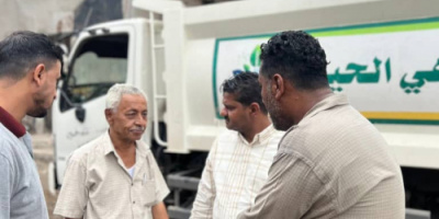 مدير عام مديرية الشيخ عثمان ونائب مدير صندوق النظافة يتفقدان أعمال شفط مياه الأمطار