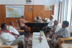 انتقالي الديس الشرقية يناقش عدداً من القضايا الخدمية ويؤكد دعمه لفرق مراقبة الأسعار