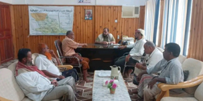 انتقالي الديس الشرقية يناقش عدداً من القضايا الخدمية ويؤكد دعمه لفرق مراقبة الأسعار