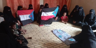 نائبة المرأة والطفل بانتقالي أبين تتفقد برنامج تدريب الخياطة والتفصيل للفتيات بمراكز انتقالي خنفر