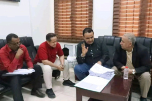 فريق التوجيه والرقابة الرئاسي يطلع على عمل البنك المركزي بلحج