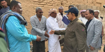 محافظ حضرموت يقدّم واجب العزاء لأسرتي الشابين يادين وحديجان بمديرية تريم