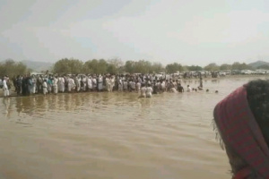 وفاة دكتور ونجله غرقاً في سيول وادي بلحارث بشبوة