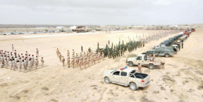 وزير الدفاع ومحافظ المهرة يتفقدان جاهزية محور الغيضة