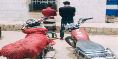 ضبط عصابة متخصصة بسرقة الدراجات النارية في مدينة عتق