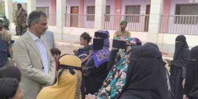 من قلب الكارثة.. محافظ عدن يتوعد بدعم وتعويض متضرري سيول الحسوة 