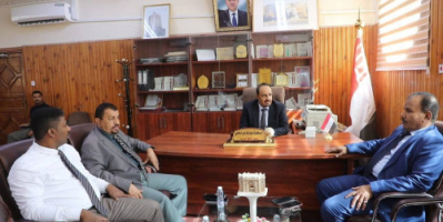 محافظ حضرموت يتفقد سير العمل في مجمع الدوائر الحكومية بسيئون ويناقش احتياجات المواطنين