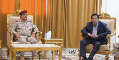 وزير الدفاع يشيد بجهود الاجهزة الأمنية والعسكرية بمحافظة المهرة