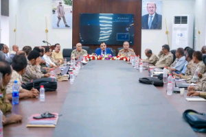 الوزير السقطري يحاضر في الأكاديمية العسكرية العليا حول استراتيجية الزراعة والأسماك