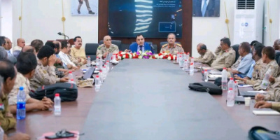 الوزير السقطري يحاضر في الأكاديمية العسكرية العليا حول استراتيجية الزراعة والأسماك
