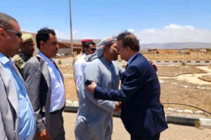 محافظ سقطرى يستقبل فريق التوجيه والرقابة الرئاسي في زيارة رسمية لتعزيز العمل المؤسسي