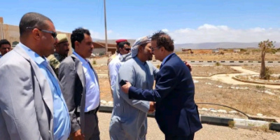 محافظ سقطرى يستقبل فريق التوجيه والرقابة الرئاسي في زيارة رسمية لتعزيز العمل المؤسسي