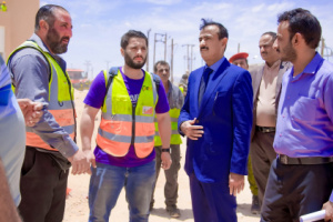 المحافظ بن الوزير يشيد بنجاح التشغيل التجريبي لمشروع الطاقة الشمسية في شبوة