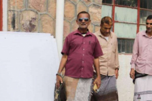 انتقالي حالمين يقدم مستلزمات تعليمية لإدارة التربية والتعليم في المديرية