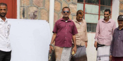 انتقالي حالمين يقدم مستلزمات تعليمية لإدارة التربية والتعليم في المديرية