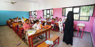 المعلم في الجنوب.. بين مطرقة الأزمة الاقتصادية وسندان المرتبات الهزيلة