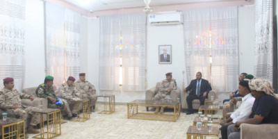 وزير الدفاع يترأس اجتماعاً للجنة الأمنية في محافظة سقطرى  