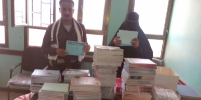 انتقالي المسيمير يقدم مستلزمات تعليمية لمدرسة الشهيد عباس للبنين