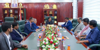 فريق التوجيه والرقابة الرئاسي يلتقي محافظ المهرة ويبحث تعزيز التنسيق المشترك