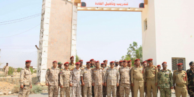 وزير الدفاع يعقد اجتماعاً موسعاً بقيادة المنطقة الثانية ويفتتح معهد تأهيل القادة