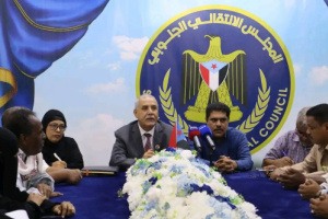 فريق الرقابة الرئاسي يعقد اجتماعًا باتحاد نقابات عمال الجنوب ونقابة المعلمين الجنوبيين واللجان المجتمعية بالمكلا