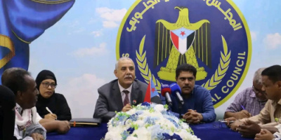 فريق الرقابة الرئاسي يعقد اجتماعًا باتحاد نقابات عمال الجنوب ونقابة المعلمين الجنوبيين واللجان المجتمعية بالمكلا