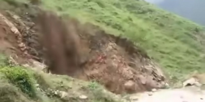 انهيار لصخور في مديرية جبل بالمحويت