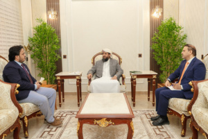 المحرّمي يناقش مع وزير الكهرباء جهود تطوير الخدمة ويشيد بالدعم الإماراتي لمشاريع الطاقة المتجددة