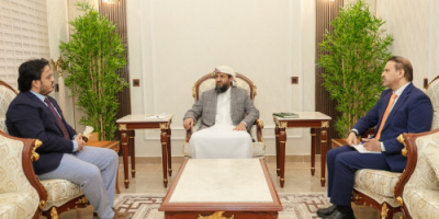المحرّمي يناقش مع وزير الكهرباء جهود تطوير الخدمة ويشيد بالدعم الإماراتي لمشاريع الطاقة المتجددة