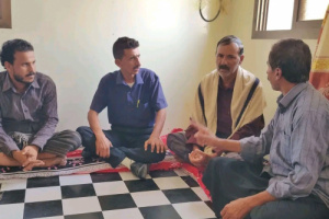 انتقالي شبوة يتفقد عددًا من أسر الشهداء والجرحى وذوي الاحتياجات الخاصة بالمحافظة