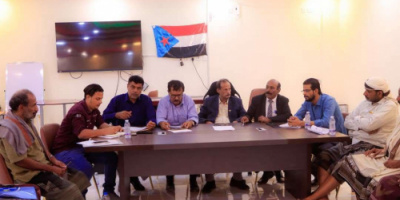 فريق التوجيه والرقابة الرئاسي يعقد اجتماعاً مع مديري إدارات الهيئة ورؤساء هيئات الانتقالي بمديريات شبوة