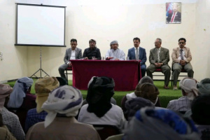 محافظ سقطرى يعقد اجتماعاً مع  مشائخ المراكز لتعزيز الدور المجتمعي في ضبط الأسعار