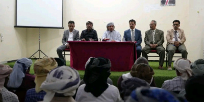 محافظ سقطرى يعقد اجتماعاً مع  مشائخ المراكز لتعزيز الدور المجتمعي في ضبط الأسعار