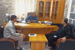 انتقالي أبين يناقش مع إدارة فرع البنك المركزي بالمحافظة الإجراءات القانونية تجاه المتلاعبين بأسعار الصرف