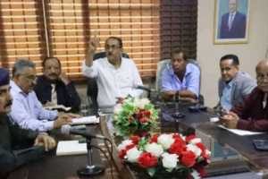 رئيس انتقالي لحج يشارك في اجتماع لجنة الطوارئ لمواجهة السيول والكوارث بالمحافظة