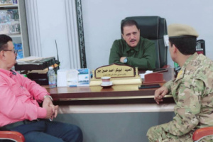 نائب مدير أمن عدن يناقش مع مدير جوازات خور مكسر التحديات الإدارية وآليات معالجتها