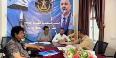 فريق الرقابة والتوجيه الرئاسي يلتقي مدير الإدارة المالية والإدارية في تنفيذية انتقالي الضالع