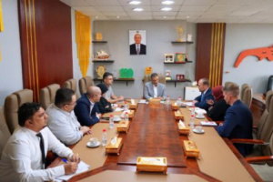 لملس وأومتزجت يبحثان تحضيرات المؤتمر الاقتصادي بالعاصمة عدن