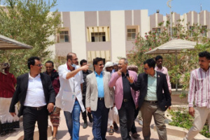 فريق التوجيه والرقابة الرئاسي يزور مستشفى الشيخ خليفة في سقطرى ويشيد بالدعم الإماراتي السخي