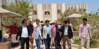 فريق التوجيه والرقابة الرئاسي يزور مستشفى الشيخ خليفة في سقطرى ويشيد بالدعم الإماراتي السخي