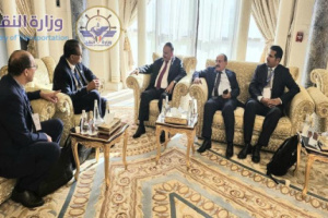 وزير النقل يبحث مع مسؤول بالمنظمة البحرية الدولية سبل التعاون والتنسيق المشترك