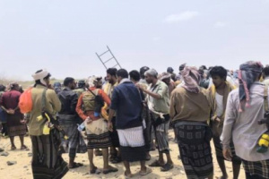 انتقالي أحور والسلطة المحلية يشيّعان جثمان الشهيد الجندي محمد ناصر الكازمي