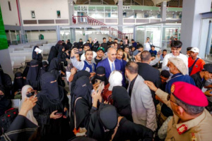 ضمن استراتيجية بناء جيل متسلح بالعلم.. 100 طالب وطالبة يبتعثهم المجلس الانتقالي للدراسة في الخارج بدعم من دولة الإمارات