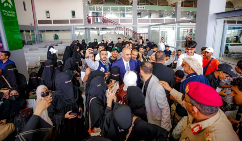 ضمن استراتيجية بناء جيل متسلح بالعلم.. 100 طالب وطالبة يبتعثهم المجلس الانتقالي للدراسة في الخارج بدعم من دولة الإمارات