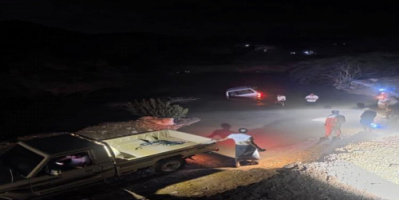 سيول الامطار تجرف ثلاث سيارات في شبوة